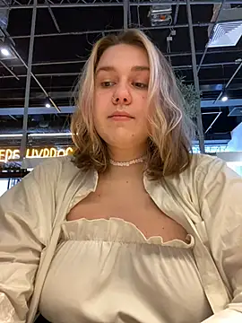 SuzieMurray online show from March 18, 2025, 11:30 am