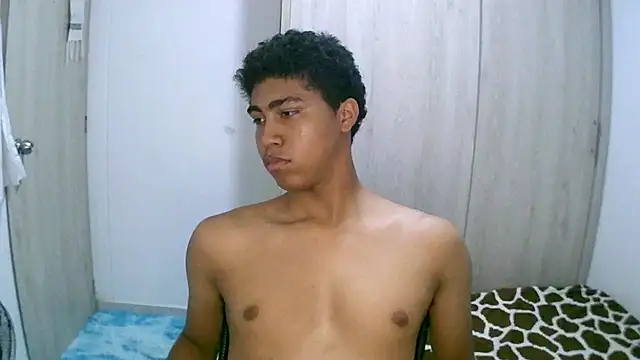 sexy diamante  online show from March 23, 2026, 3:32 am