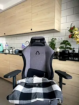 brazilianbbinuk online show from October 28, 2025, 3:58 pm