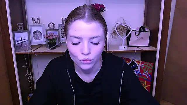 Snapshot of MissOliviaa_ chatting on December 24, 2024, 7:49 am MissOliviaa  online show from December 24, 2024, 7:49 am