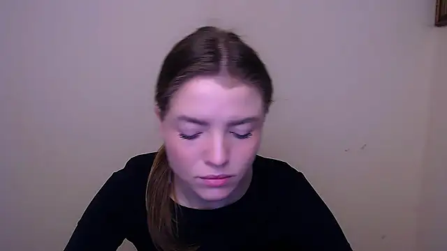 Snapshot of MissOliviaa_ chatting on February 12, 2025, 9:31 am MissOliviaa  online show from February 12, 2025, 9:31 am