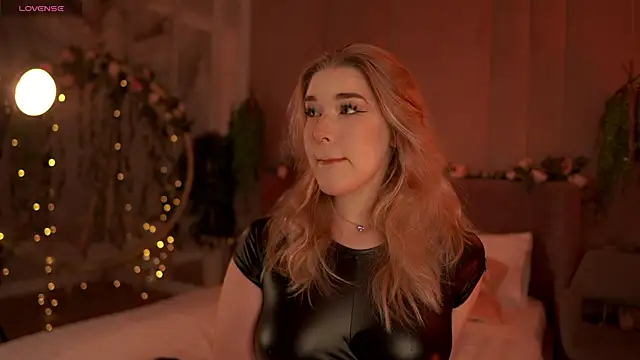 Snapshot of Smiley_Mia chatting on September 26, 2025, 5:11 am Smiley Mia online show from September 26, 2025, 5:11 am