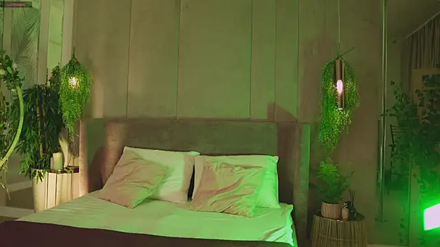 Smiley Mia online show from November 21, 2025, 5:06 am