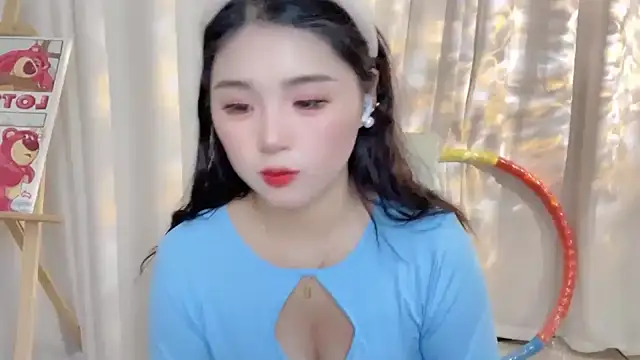 Snapshot of SU__SU chatting on February 2, 2025, 1:41 pm SU  SU online show from February 2, 2025, 1:41 pm