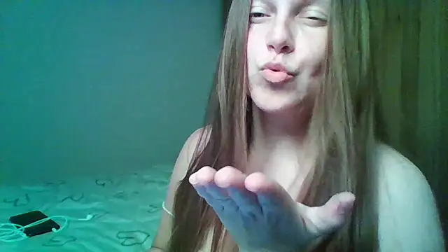 Evasapples online show from April 10, 2026, 10:03 pm