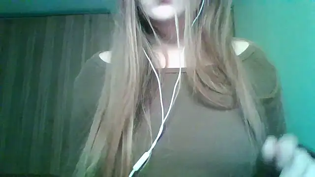 Snapshot of Evasapples chatting on May 2, 2026, 7:41 pm Evasapples online show from May 2, 2026, 7:41 pm
