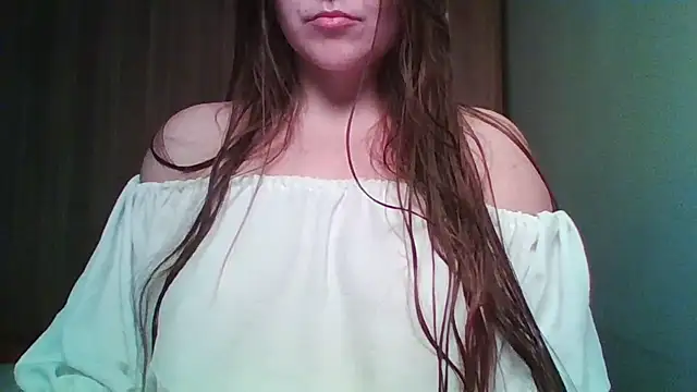 Snapshot of Evasapples chatting on May 9, 2026, 12:32 pm Evasapples online show from May 9, 2026, 12:32 pm