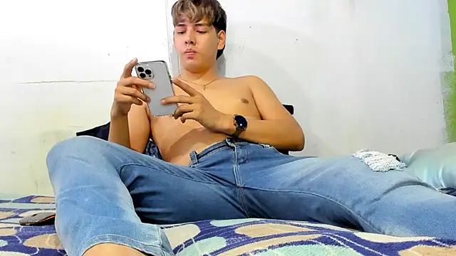 zackmontieel online show from December 4, 2024, 9:40 am