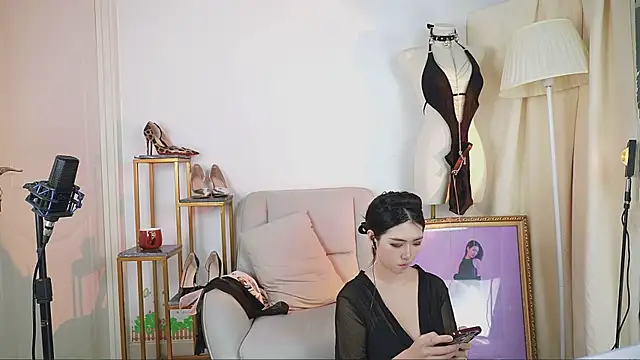 Snapshot of siji_kiki chatting on December 27, 2024, 1:07 pm siji kiki online show from December 27, 2024, 1:07 pm