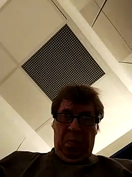 Lisak951 online show from April 22, 2026, 11:23 am