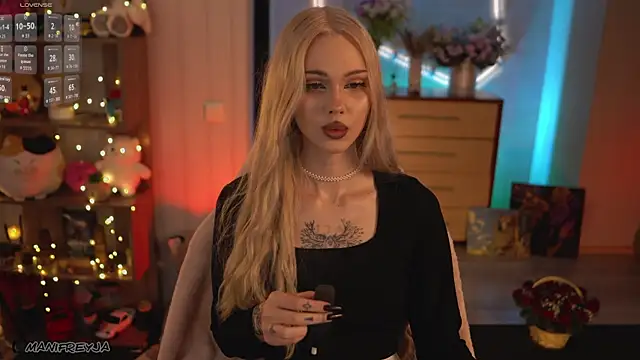 ManiFreyja online show from April 25, 2026, 8:50 pm