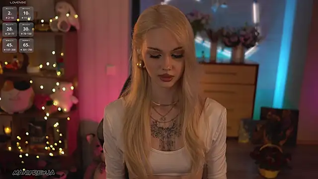 ManiFreyja online show from April 27, 2026, 8:29 pm