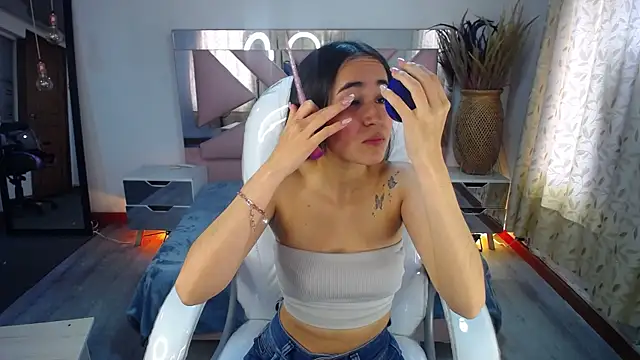 Mia Fischer online show from October 18, 2025, 7:25 pm