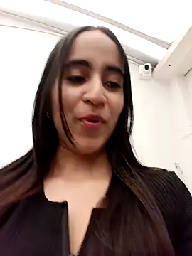 Mia Fischer online show from November 28, 2025, 7:05 pm