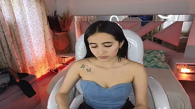 Mia Fischer online show from December 3, 2025, 7:45 pm