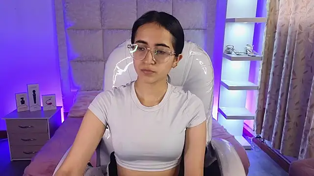 Mia Fischer online show from April 14, 2026, 11:49 am