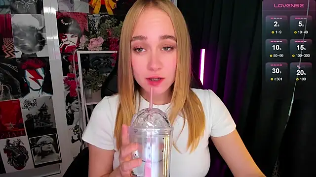 LianaBright online show from October 9, 2025, 2:53 am