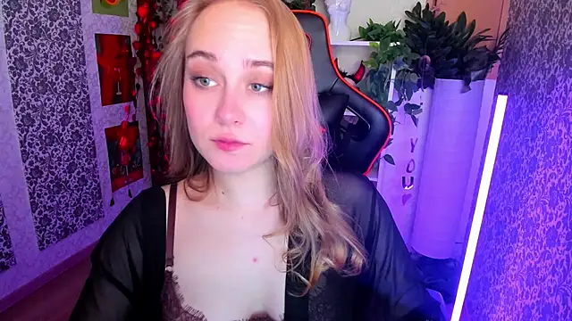 LianaBright online show from February 19, 2026, 2:18 am