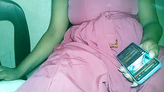 Snapshot of vanie chatting on February 6, 2026, 3:59 pm vanie online show from February 6, 2026, 3:59 pm