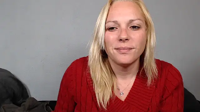 Doucelouve9 online show from February 10, 2026, 5:17 pm