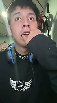 Stiven 017 online show from February 3, 2026, 1:37 am