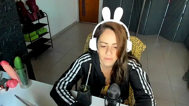 Snapshot of jessiburningheels chatting on February 26, 2025, 10:15 am jessiburningheels online show from February 26, 2025, 10:15 am