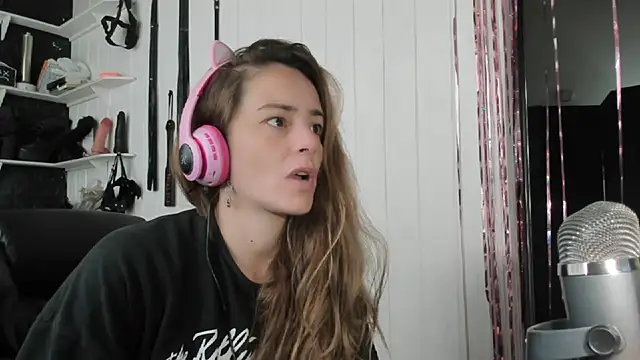 Snapshot of jessiburningheels chatting on November 7, 2025, 12:27 pm jessiburningheels online show from November 7, 2025, 12:27 pm