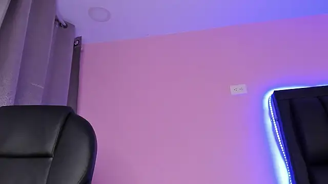 AbbySmiitth  online show from February 20, 2025, 3:19 pm