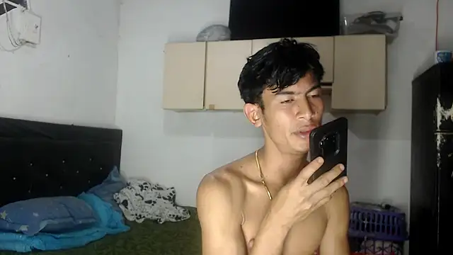 Snapshot of badssboys_always chatting on February 25, 2025, 9:13 pm badssboys always online show from February 25, 2025, 9:13 pm