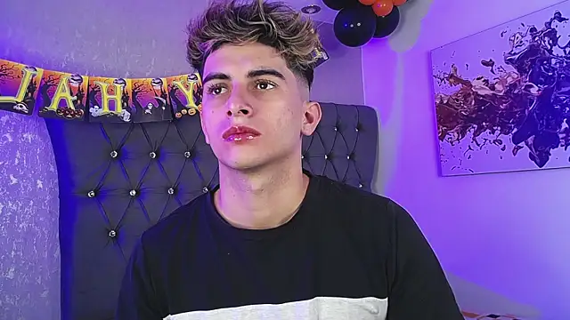 Snapshot of MrWilliseo chatting on October 14, 2025, 7:58 pm MrWilliseo online show from October 14, 2025, 7:58 pm