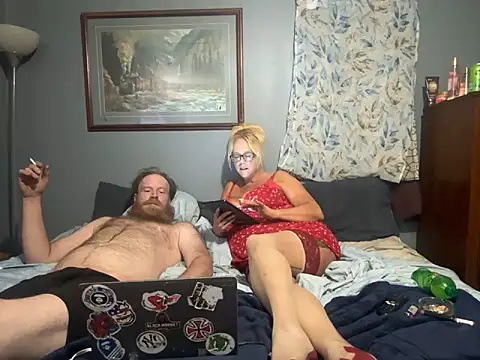 Snapshot of letsgetdirty1981 chatting on December 8, 2024, 6:43 am letsgetdirty1981 online show from December 8, 2024, 6:43 am