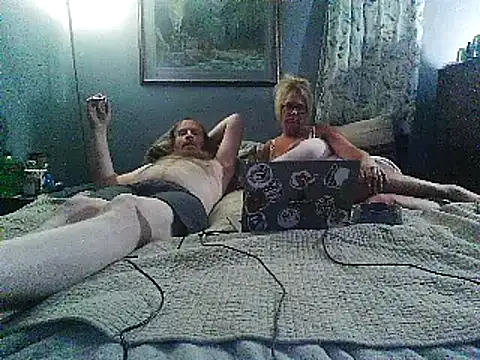 Snapshot of letsgetdirty1981 chatting on February 5, 2025, 6:02 am letsgetdirty1981 online show from February 5, 2025, 6:02 am
