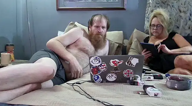Snapshot of letsgetdirty1981 chatting on February 14, 2025, 6:02 am letsgetdirty1981 online show from February 14, 2025, 6:02 am