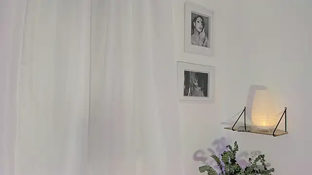 Snapshot of Candelariia_ chatting on March 5, 2025, 7:27 pm Candelariia online show from March 5, 2025, 7:27 pm