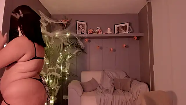 Snapshot of Candelariia_ chatting on October 1, 2025, 11:11 pm Candelariia online show from October 1, 2025, 11:11 pm