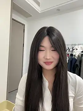 xyebobs online show from November 23, 2025, 4:29 pm