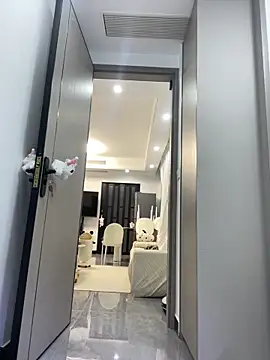 xyebobs online show from April 19, 2026, 3:44 pm