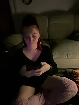 Snapshot of Stoner_BarbieXX chatting on December 21, 2024, 10:19 pm Stoner BarbieXX online show from December 21, 2024, 10:19 pm