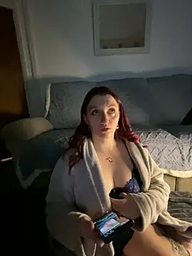 Snapshot of Stoner_BarbieXX chatting on February 13, 2025, 10:43 pm Stoner BarbieXX online show from February 13, 2025, 10:43 pm