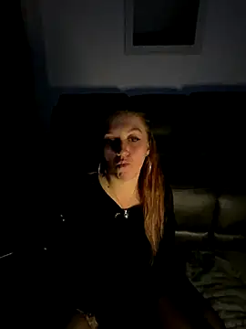 Snapshot of Stoner_BarbieXX chatting on October 15, 2025, 9:48 pm Stoner BarbieXX online show from October 15, 2025, 9:48 pm