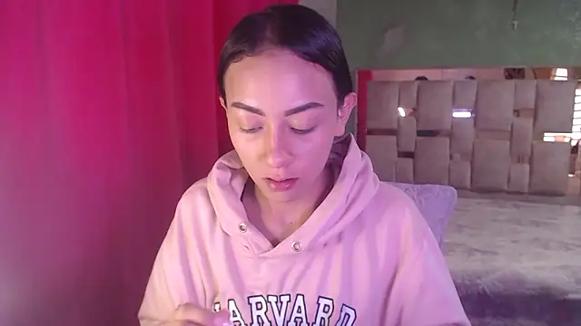 Snapshot of Little_aphrodite chatting on December 18, 2025, 9:43 pm Little aphrodite online show from December 18, 2025, 9:43 pm