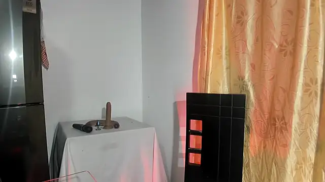 Snapshot of Little_aphrodite chatting on April 2, 2026, 1:03 am Little aphrodite online show from April 2, 2026, 1:03 am