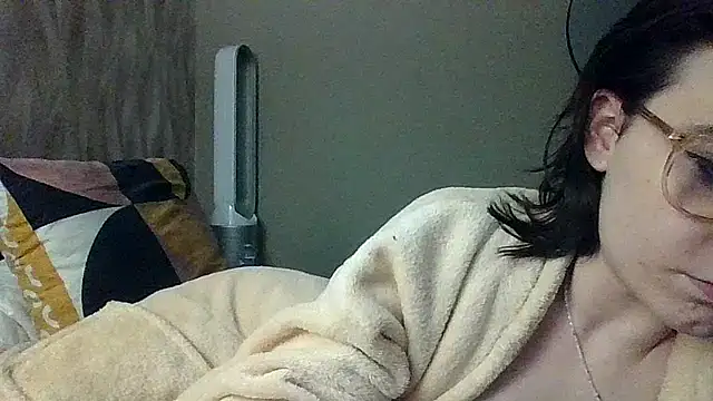 Petite moi online show from March 22, 2026, 9:29 pm