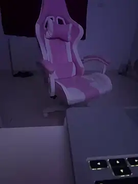 Snapshot of brithneysquirt chatting on January 12, 2025, 5:45 am brithneysquirt online show from January 12, 2025, 5:45 am