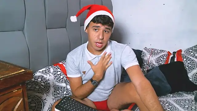 Snapshot of beautiful_james chatting on December 12, 2024, 8:10 pm beautiful james online show from December 12, 2024, 8:10 pm