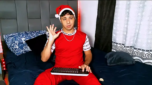 Snapshot of beautiful_james chatting on January 1, 2025, 11:07 pm beautiful james online show from January 1, 2025, 11:07 pm