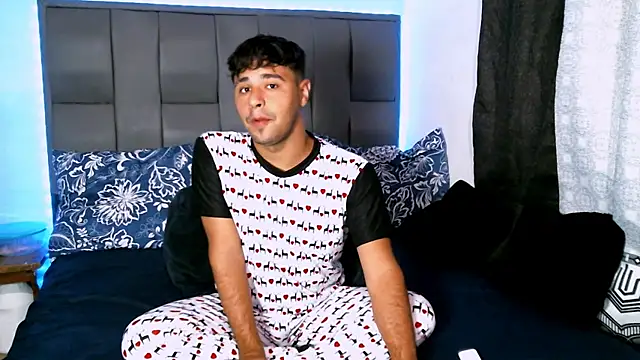 Snapshot of beautiful_james chatting on January 5, 2025, 1:03 am beautiful james online show from January 5, 2025, 1:03 am