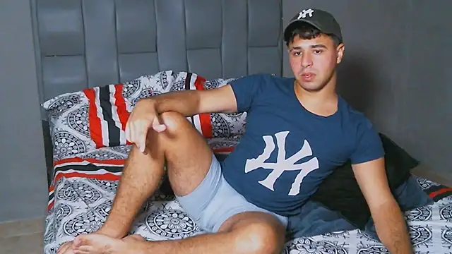 Snapshot of beautiful_james chatting on February 1, 2025, 12:40 am beautiful james online show from February 1, 2025, 12:40 am