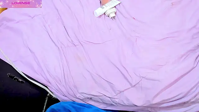 Natalystevens online show from December 3, 2024, 5:45 pm