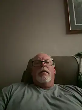 wildrocket02 online show from May 19, 2026, 1:33 am